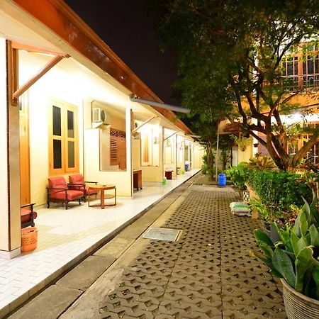 Hotel Paviljoen Surabaya Kültér fotó