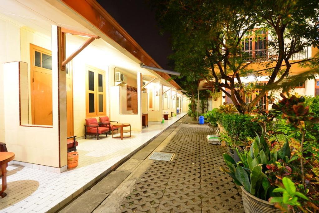 Hotel Paviljoen Surabaya Kültér fotó